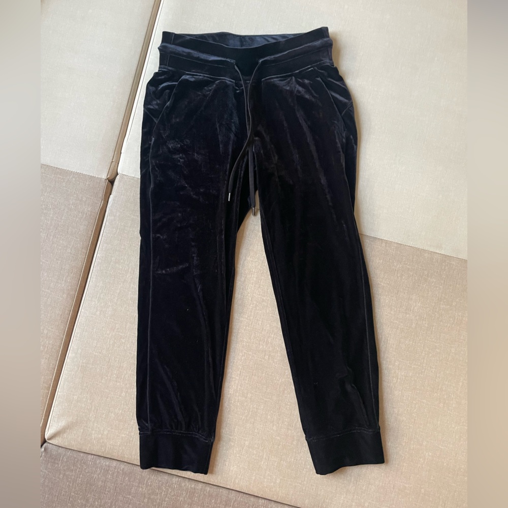 Lululemon Velvet Ready to Crush High Rise Jogger Cropped